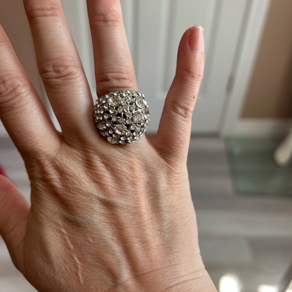 🔥$2 Cluster dome statement silver band woman ring size 6 1/2 💚
